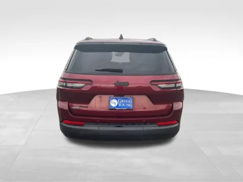 More photos of 2023 Jeep Grand Cherokee L Altitude at Gregg Young Toyota of Ottumwa, IA