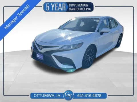 White 2021 Toyota Camry Hybrid SE for sale in Ottumwa, IA