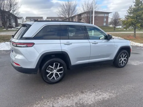 More photos of 2024 Jeep Grand Cherokee Limited at Gregg Young Toyota of Ottumwa, IA
