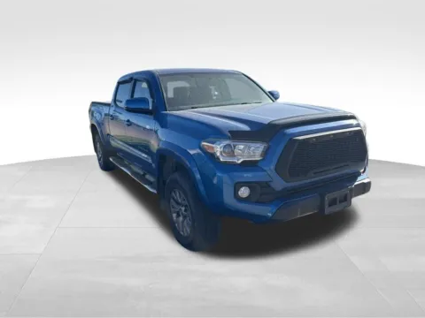 More photos of 2017 Toyota Tacoma SR5 at Gregg Young Toyota of Ottumwa, IA