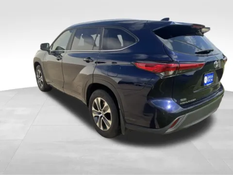 More photos of 2023 Toyota Highlander XLE at Gregg Young Toyota of Ottumwa, IA
