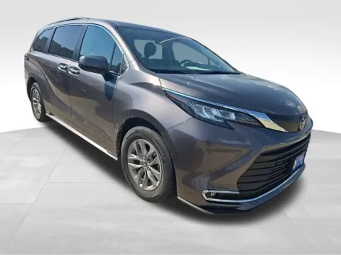 More photos of 2022 Toyota Sienna XLE at Gregg Young Toyota of Ottumwa, IA