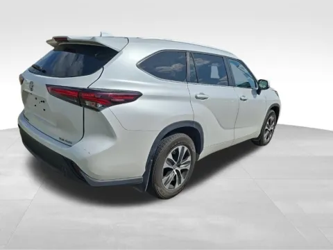 More photos of 2024 Toyota Highlander XLE at Gregg Young Toyota of Ottumwa, IA