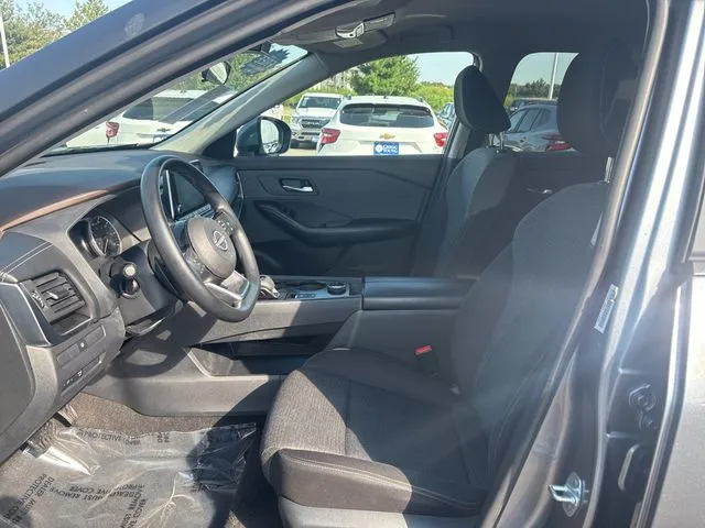 2023 Nissan Rogue SV photo 3