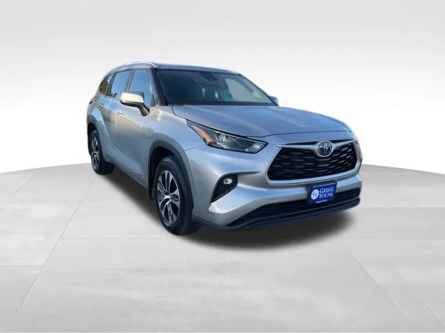 2023 Toyota Highlander Hybrid XLE photo 3