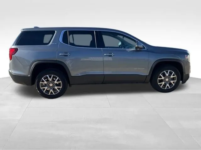 2022 Gmc Acadia SLE photo 3