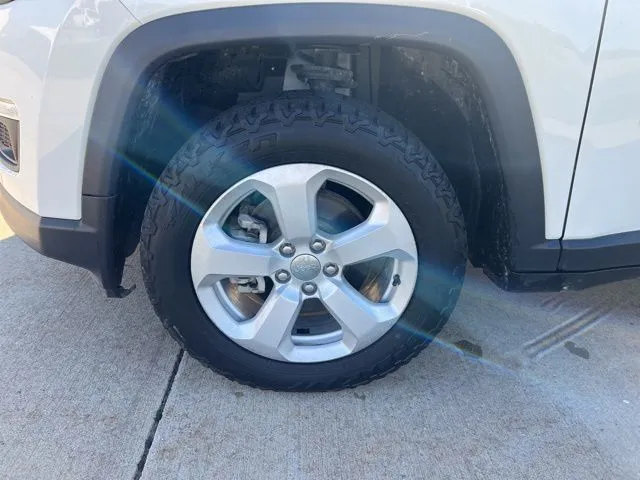 2020 Jeep Compass Latitude photo 2