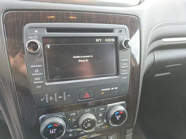 2017 Chevrolet Traverse 2LT photo 3