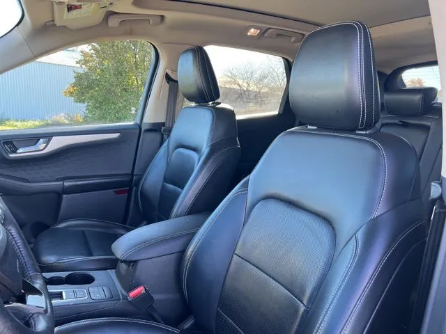 2020 Ford Escape SEL photo 3