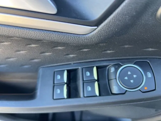 2020 Ford Escape SEL photo 4