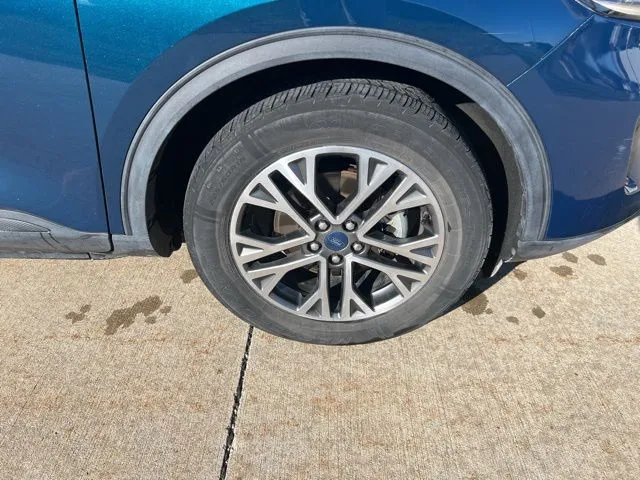 2020 Ford Escape SEL photo 2