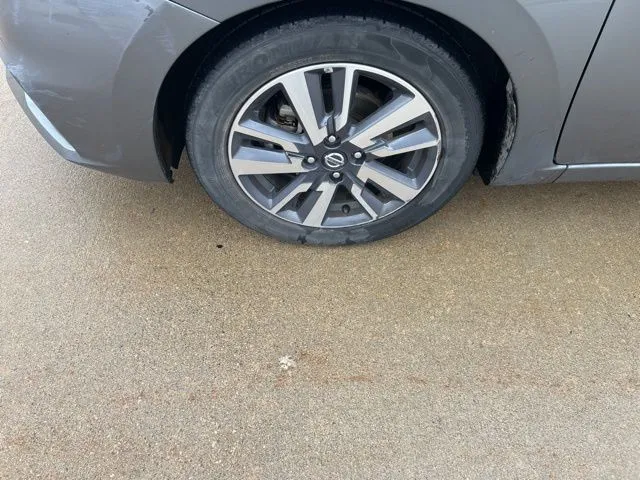 2020 Nissan Versa 1.6 SV Sedan photo 3