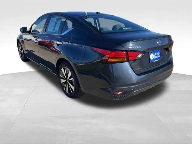 2021 Nissan Altima 2.5 SV photo 2