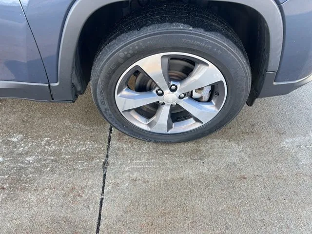 2019 Jeep Cherokee Limited photo 3