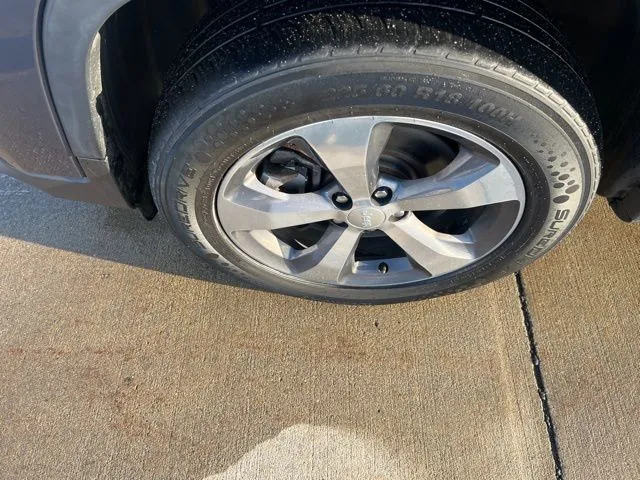 2019 Jeep Cherokee Limited photo 2