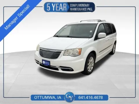 White 2014 Chrysler Town & Country Touring for sale in Ottumwa, IA