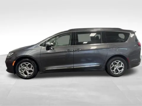 Another view of 2023 Chrysler Pacifica Limited for sale in Ottumwa, IA at Gregg Young Toyota of Ottumwa