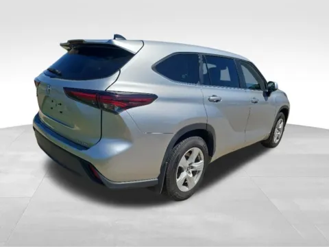 More photos of 2024 Toyota Highlander LE at Gregg Young Toyota of Ottumwa, IA