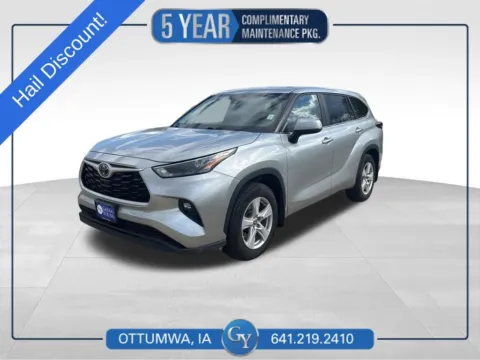 Silver 2024 Toyota Highlander LE for sale in Ottumwa, IA