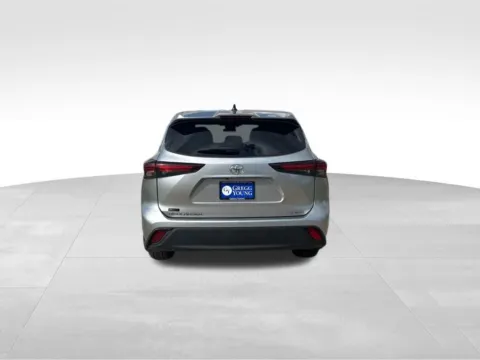 More photos of 2024 Toyota Highlander LE at Gregg Young Toyota of Ottumwa, IA