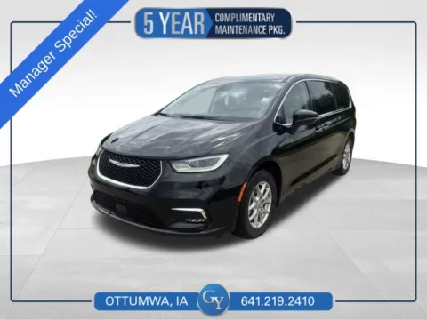 Black 2024 Chrysler Pacifica Touring L for sale in Ottumwa, IA