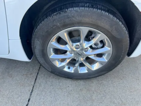 More photos of 2023 Chrysler Pacifica Touring L at Gregg Young Toyota of Ottumwa, IA