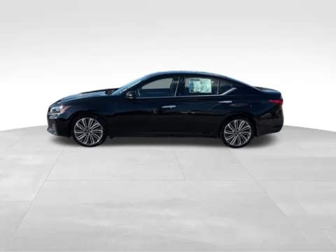 Another view of 2023 Nissan Altima 2.5 SL for sale in Ottumwa, IA at Gregg Young Toyota of Ottumwa