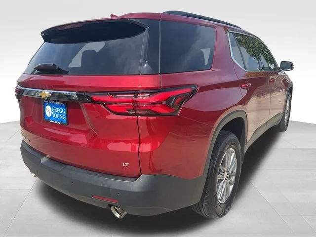 2022 Chevrolet Traverse Cloth 1LT photo 2