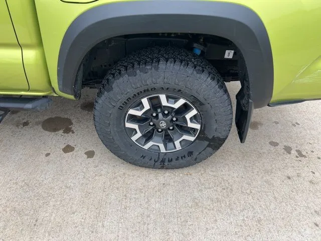 2023 Toyota Tacoma TRD Off-Road photo 3