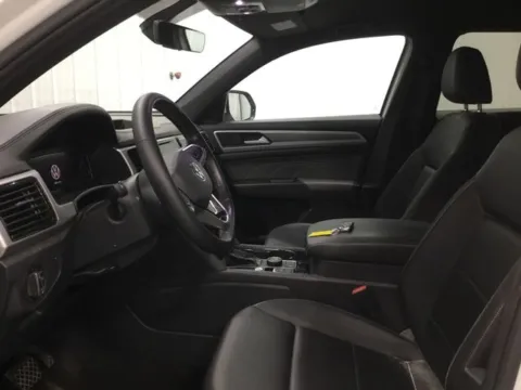 More photos of 2023 Volkswagen Atlas Cross Sport 2.0T SE w/Technology at Gregg Young Toyota of Ottumwa, IA