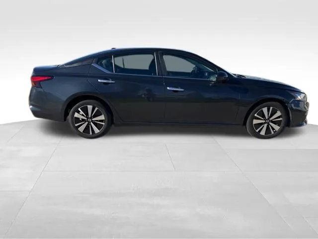 2021 Nissan Altima 2.5 SV photo 3