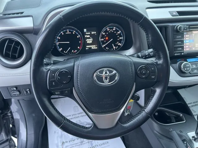 2016 Toyota RAV4 XLE photo 4