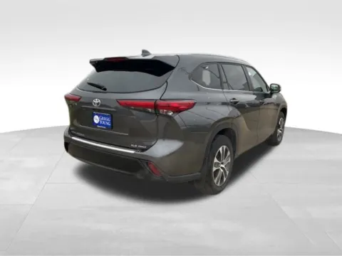 More photos of 2023 Toyota Highlander XLE at Gregg Young Toyota of Ottumwa, IA