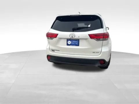 More photos of 2018 Toyota Highlander SE at Gregg Young Toyota of Ottumwa, IA