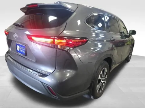 More photos of 2022 Toyota Highlander XLE at Gregg Young Toyota of Ottumwa, IA