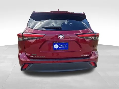 More photos of 2022 Toyota Highlander XLE at Gregg Young Toyota of Ottumwa, IA