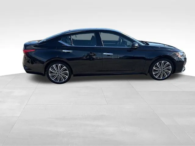 2023 Nissan Altima 2.5 SL photo 2