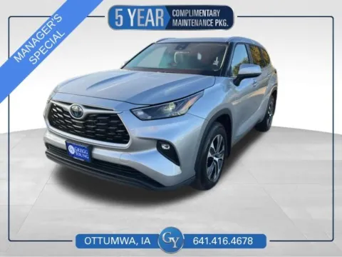 Gray 2023 Toyota Highlander Hybrid XLE for sale in Ottumwa, IA