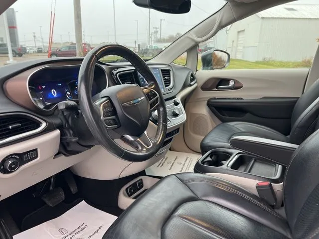 2019 Chrysler Pacifica Hybrid Touring L photo 3