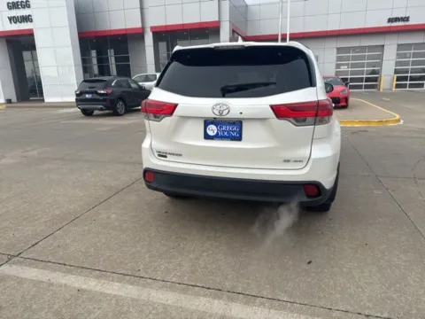 Another view of 2018 Toyota Highlander SE for sale in Ottumwa, IA at Gregg Young Toyota of Ottumwa