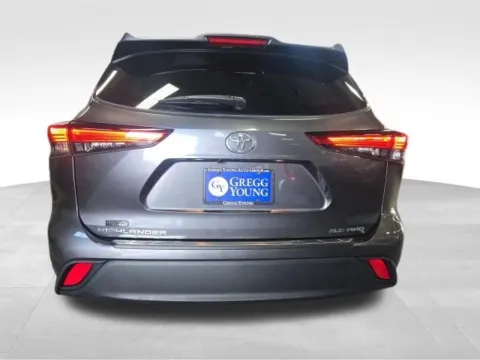 More photos of 2022 Toyota Highlander XLE at Gregg Young Toyota of Ottumwa, IA
