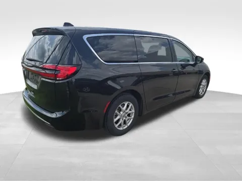 More photos of 2023 Chrysler Pacifica Touring L at Gregg Young Toyota of Ottumwa, IA