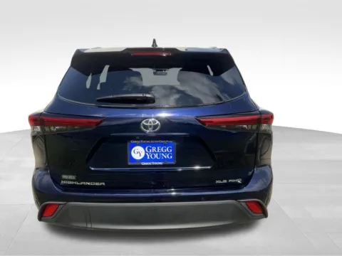 More photos of 2023 Toyota Highlander XLE at Gregg Young Toyota of Ottumwa, IA