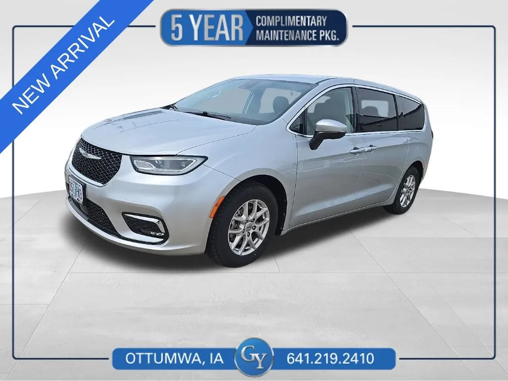 Silver 2023 Chrysler Pacifica Touring L for sale in Ottumwa, IA