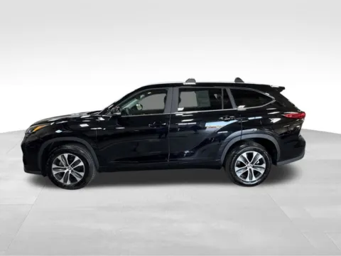 Another view of 2023 Toyota Highlander XLE for sale in Ottumwa, IA at Gregg Young Toyota of Ottumwa