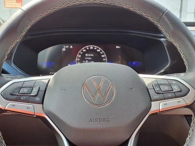 2024 Volkswagen Taos SE photo 4