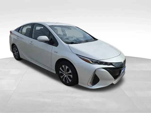 2020 Toyota Prius Prime LE photo 3