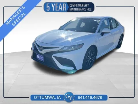 White 2021 Toyota Camry Hybrid SE for sale in Ottumwa, IA