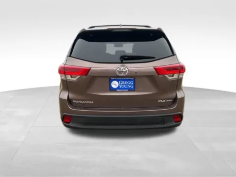 More photos of 2019 Toyota Highlander XLE at Gregg Young Toyota of Ottumwa, IA