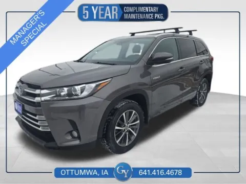 Gray 2017 Toyota Highlander Hybrid XLE for sale in Ottumwa, IA